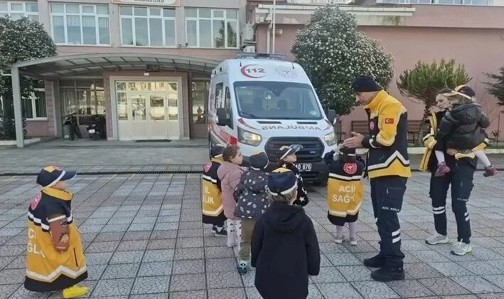 Sinop’ta minik öğrenciler ambulansı yakından tanıdı