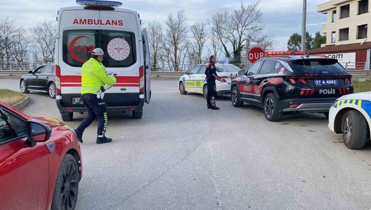 Sinop’ta motosiklet ile otomobil çarpıştı: 1 yaralı