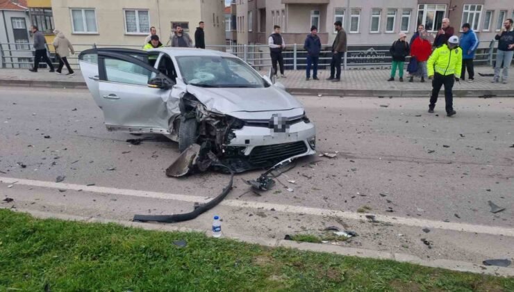 Sinop’ta otomobiller çarpıştı: 3 yaralı