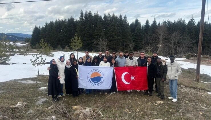Sinop’ta uluslararası öğrencilerin kar keyfi