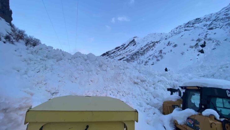 Şırnak’ta çığ düştü: 4 köy yolu ulaşıma kapandı