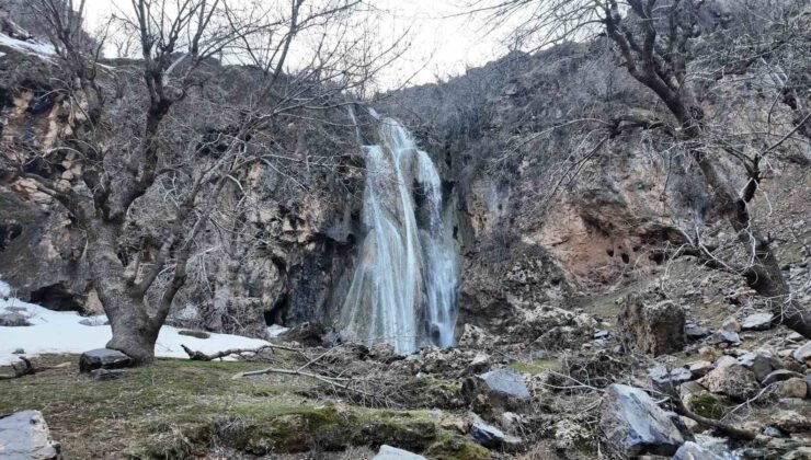 Şırnak’ta kar eridi, şelaleler coştu