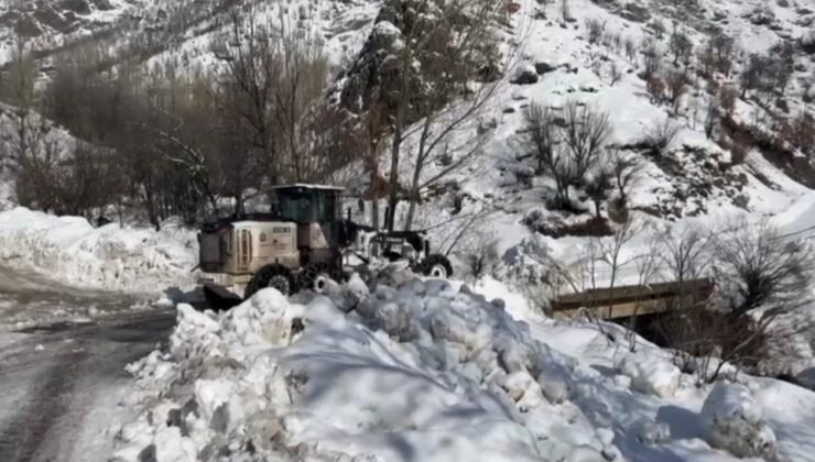 Şırnak’ta karla mücadele çalışmaları devam ediyor