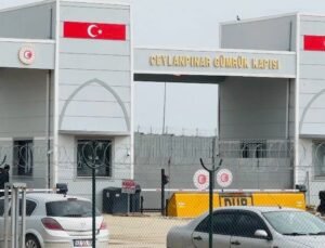 STK temsilcileri kapatılacak gümrük kapıları için sınırda toplandı