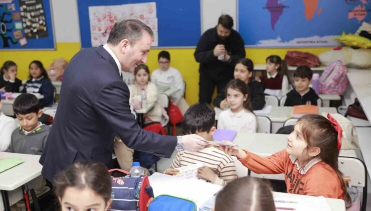 Sultanbeyli’de bilinçli teknoloji seferberliği: 23 bin öğrenciye akıllı dijital eğitim seti