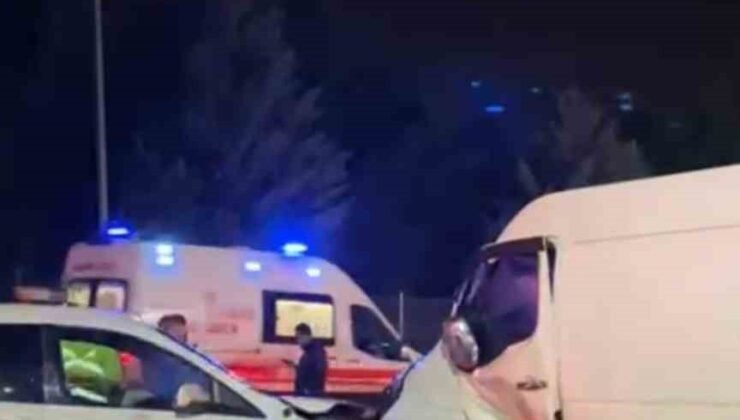 Sultanbeyli’de polis aracı ile otomobil çarpıştı: 3 yaralı