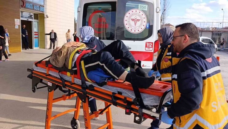 Tamir ettiği traktörün altında kaldı