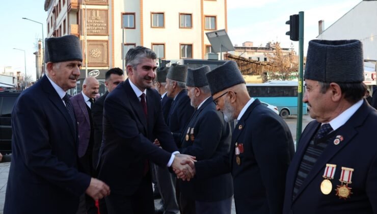 Tarıkdaroğlu  şehit yakınları ve gazilerle bir araya geldi