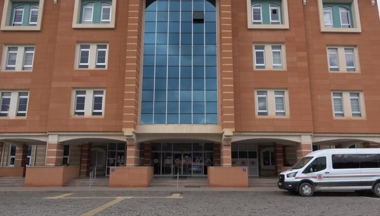 Tarlada kavga ettiği husumetlisini öldüren sanık hakim karşısına çıktı