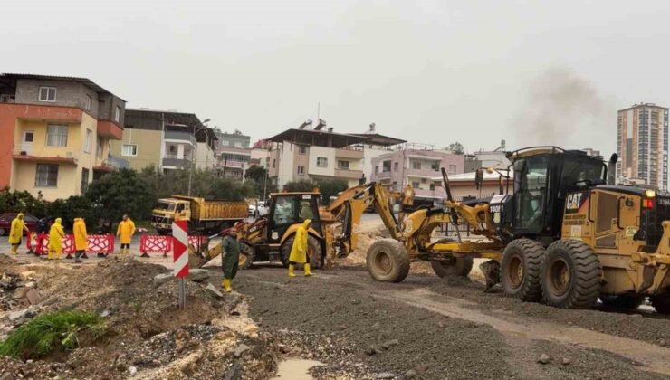 Tarsus’ta sağanak yağışlara ekipler anında müdahale etti