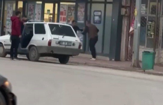 Tartıştığı kişiyi ayağından vurdu