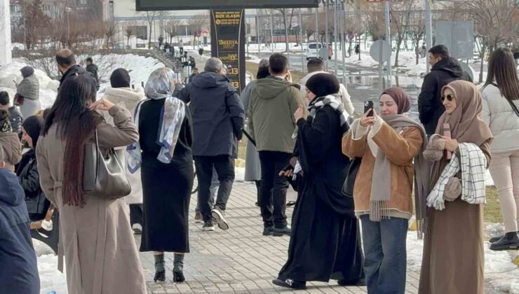Tatvan’da bahar havası: Van Gölü Sahili’nde yoğunluk