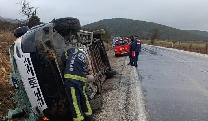 Tavas’ta servis aracı yan yattı; 9 yaralı