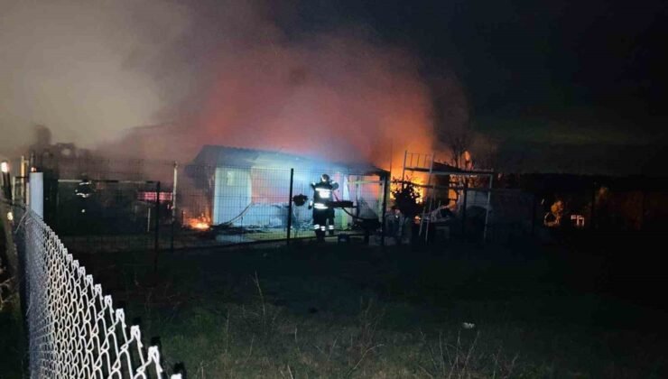 Tekirdağ’da kır evi alev alev yanarak küle döndü