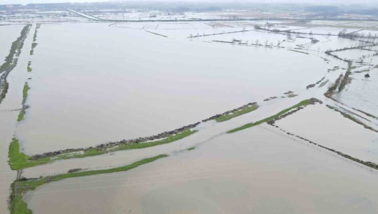Terme’de ovada su taşkını, yüksekte kar esareti