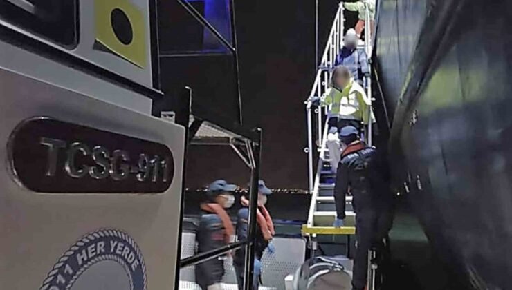 Ticari gemide yaralanan vatandaşa tıbbi tahliye