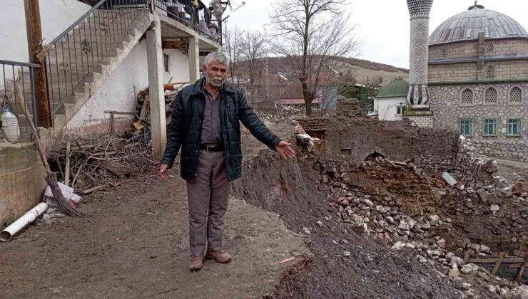 Tokat’ta aşırı yağış mahallede hasara yol açtı