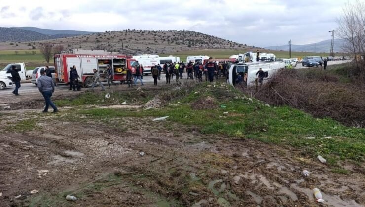 Tokat’ta öğrenci servisi otomobille çarpıştı: 6 öğrenci yaralandı