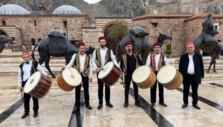 Tokat’ta Ramazan geleneği yaşatılıyor, 21 davulcu sahaya çıkıyor