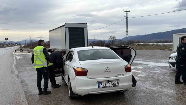 Tokat’ta uygulama noktasında bir araçta kaçak göçmen yakalandı