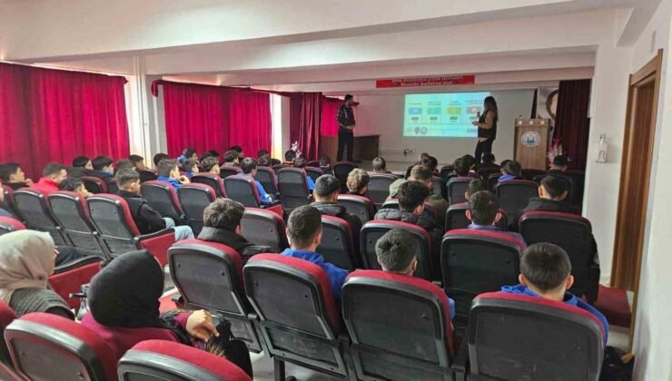 Tomarza’da lise öğrencilerine siber güvenlik semineri verildi