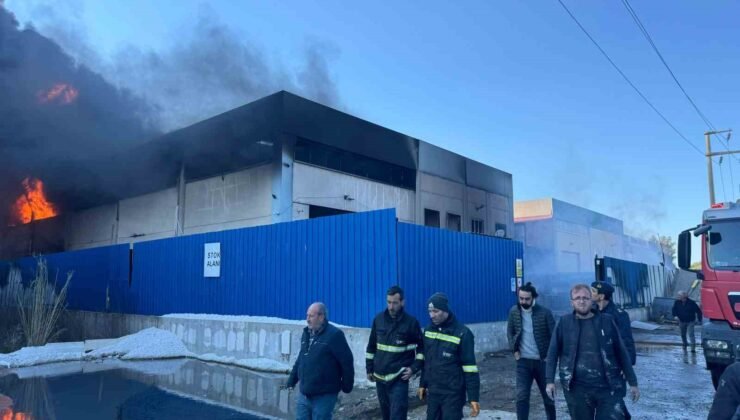 Torbalı’da geri dönüşüm fabrikasında yangın