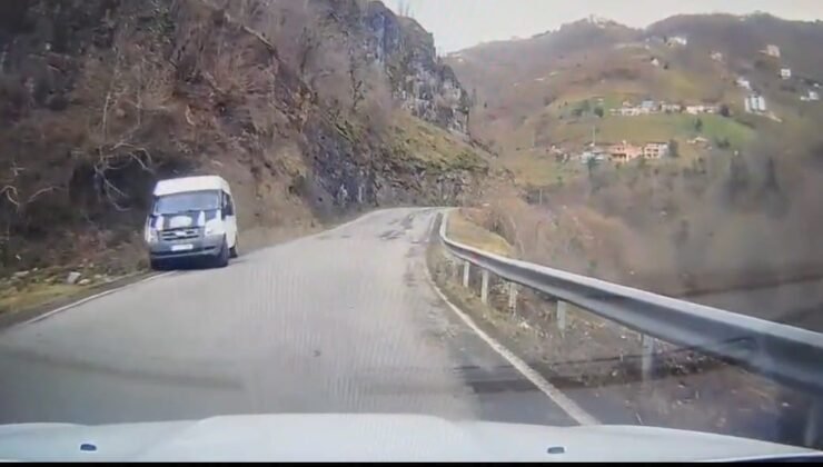 Trabzon’da öğrenci servisi kazası kamerada