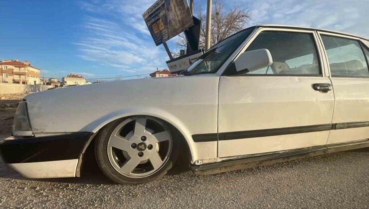 Trafikten men edilen yere yakın Tofaş güçlükle çekiye yüklendi