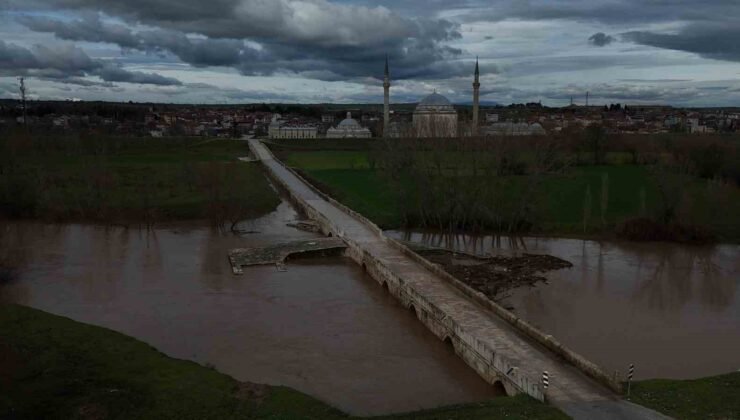Tunca Nehri seddelerindeki menfez ve pompa istasyonları alarm veriyor