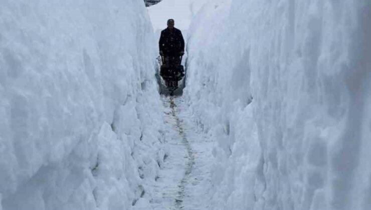 Tunceli’de kar kalınlığı insan boyunu geçti