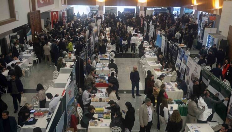 Turizm profesyonelleri öğrencilerle buluştu