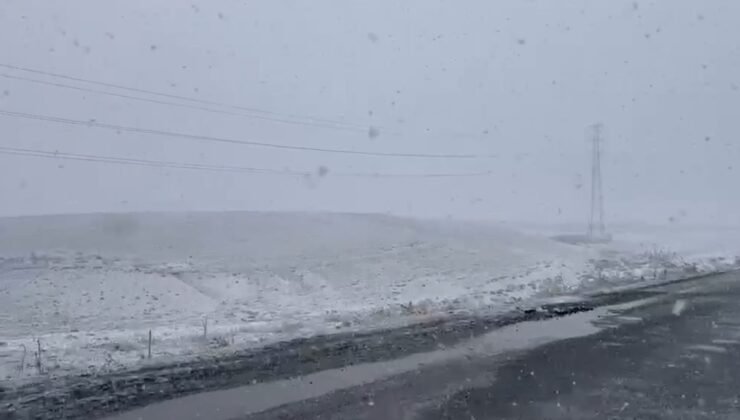 Türkiye’nin en kurak ilçelerinden Karapınar’da kar sevinci