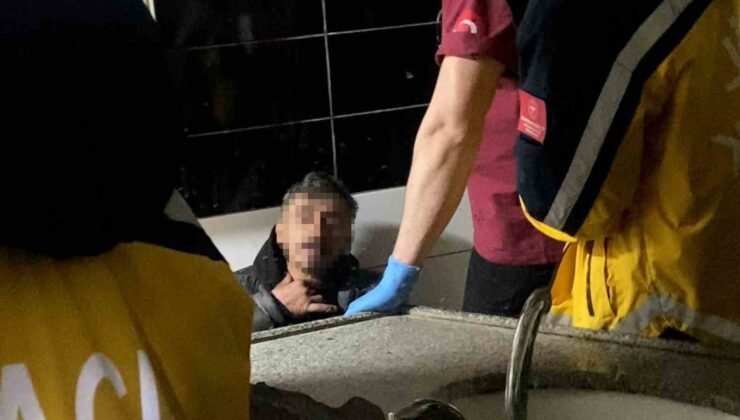 Tuvalette hareketsiz bulundu, uyuduğu ortaya çıktı