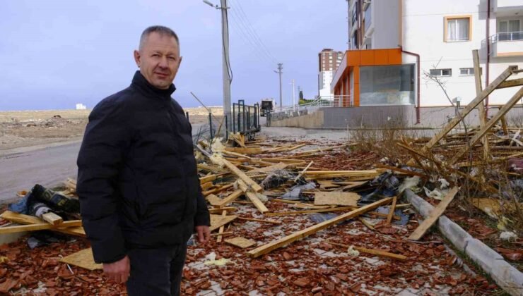 Uçan çatının altında kalmaktan saniyelerle kurtuldu
