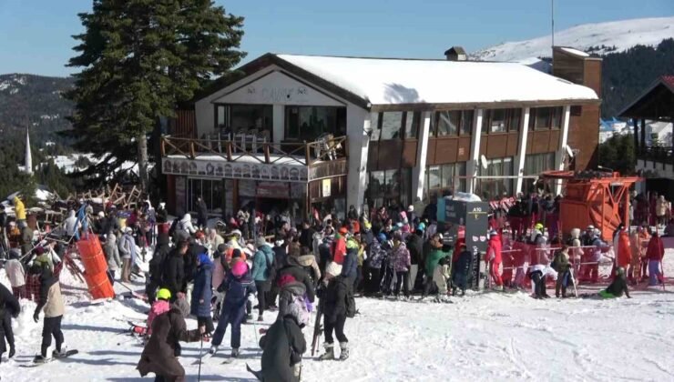 Uludağ’da güneşli hafta sonu: Zirve tatilcilerle doldu