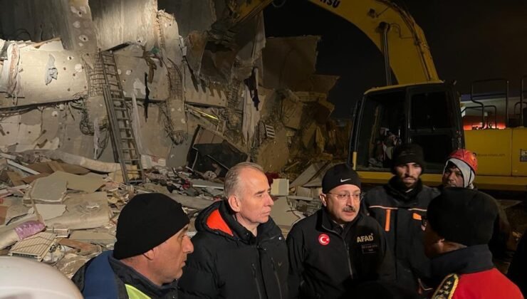 Unutulmayan fedakarlık: Kolunda kemoterapi serumuyla deprem bölgesinde çalıştı