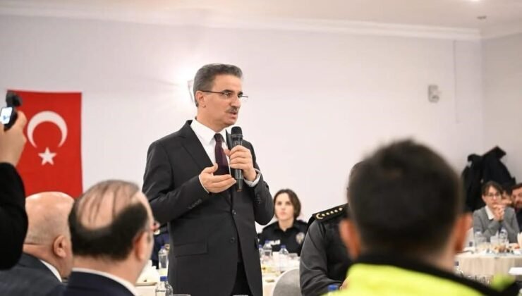 Vali Baruş, polis evinde iftar programında emniyet mensupları ile bir araya geldi