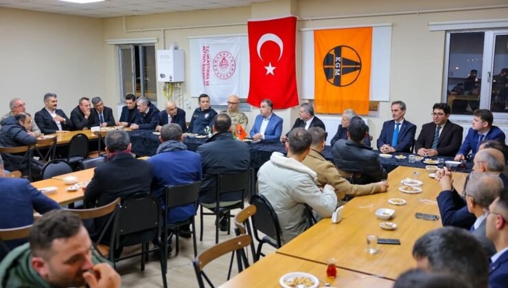Vali Eldivan karayolları personeliyle buluştu