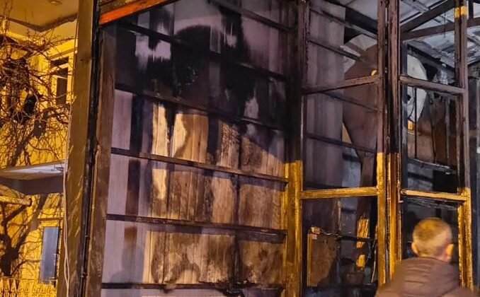 Van’da iş yerindeki yangında 1 kişi yaralandı, 2 kişi dumandan etkilendi