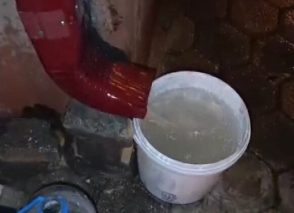 Velilerden ani su kesintisine tepki