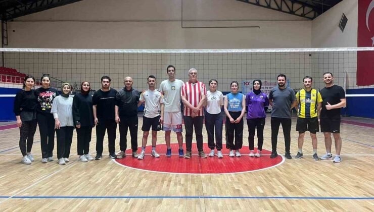 Vezirköprü’de sağlık çalışanları voleybol turnuvası