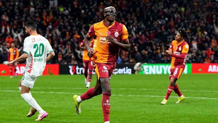 Victor Osimhen bu sezonki gol sayısını 17’ye çıkardı