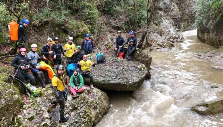 Yağmur ve kar sularıyla coşan kanyonu geçen sporcu böyle konuştu