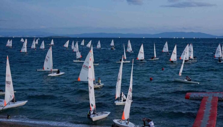 Yelkenliler Didim’de yarışmaya başladı