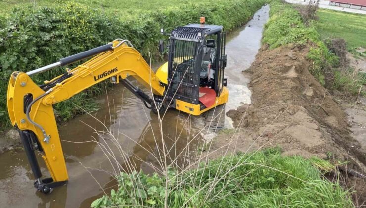 Yenipazar’da yağış sonrası yol bakım ve parke çalışmaları sürüyor