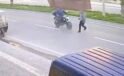 Yolun karşısına geçerken motosikletin çarptığı bir kişi yaralandı