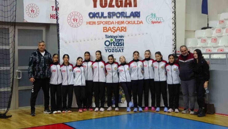 Yozgat’ta 15 ilden 224 sporcunun katılımıyla voleybol müsabakaları başladı