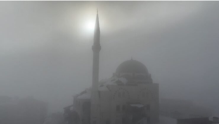 Yüksekova’da yoğun sis ulaşımı olumsuz etkiledi