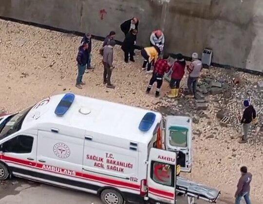 Yüksekten düşen inşaat işçisi yaralandı