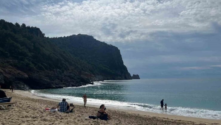 Yurt genelinde kar, Alanya’da yazdan kalma günler